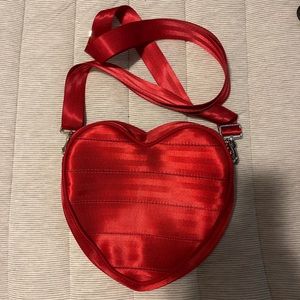 Harveys Heart Seatbelt bag